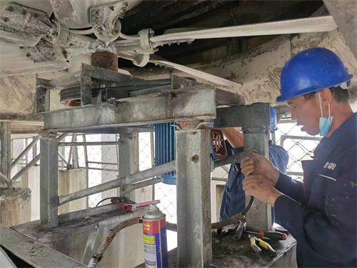 <a href=http://www.tzhtuan.com/tags23_0.html target=_blank class=infotextkey>冷卻塔風(fēng)機(jī)</a>噪音控制方法