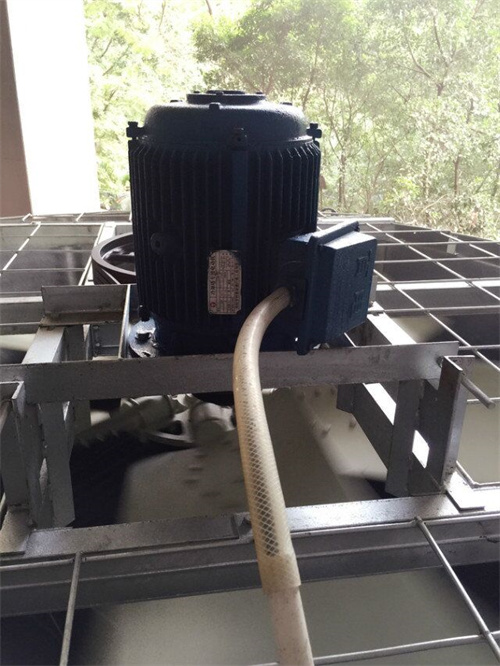 低噪音<a href=http://www.tzhtuan.com/tags11_0.html target=_blank class=infotextkey>冷卻塔電機(jī)</a>